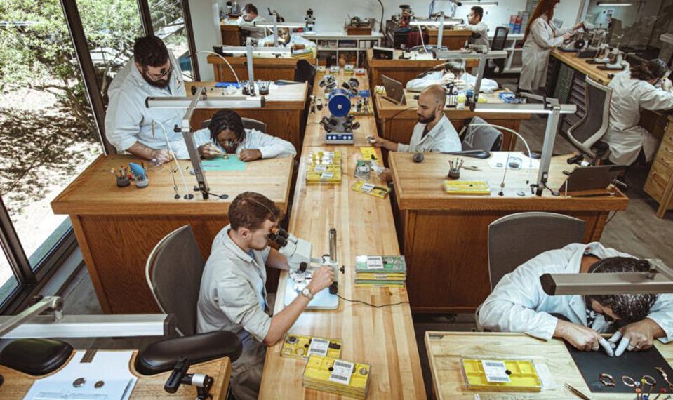 Cos'è Crow & Caliber?