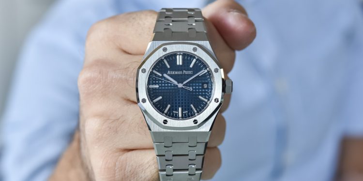 Perchè si chiama Audemars Piguet Unveils Royal Oak “Jumbo” Extra-Thin
